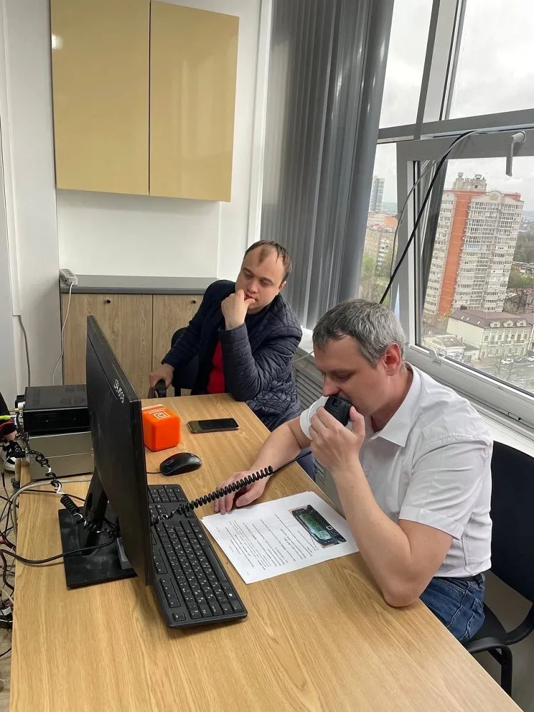 Мужчина с рацией