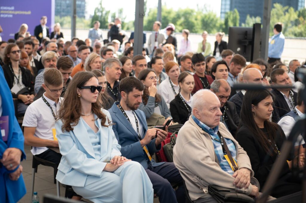 Слушатели форума крупным планом