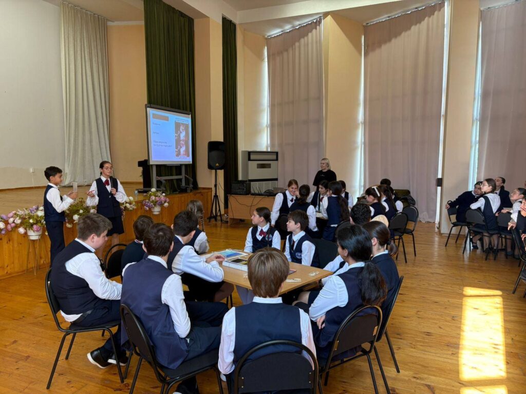 абхазия дети за круглым столом